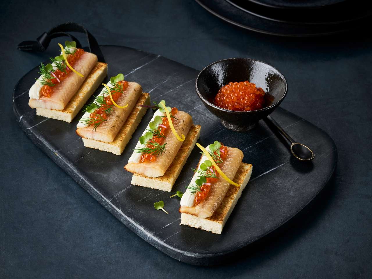 Rezept: Räucheraal Canapés mit Meerrettichfrischkäse Rezept: Räucheraal Canapés mit Meerrettichfrischkäse