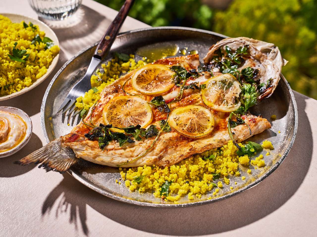Butterfly Wolfsbarsch mit Kräuter-Couscous