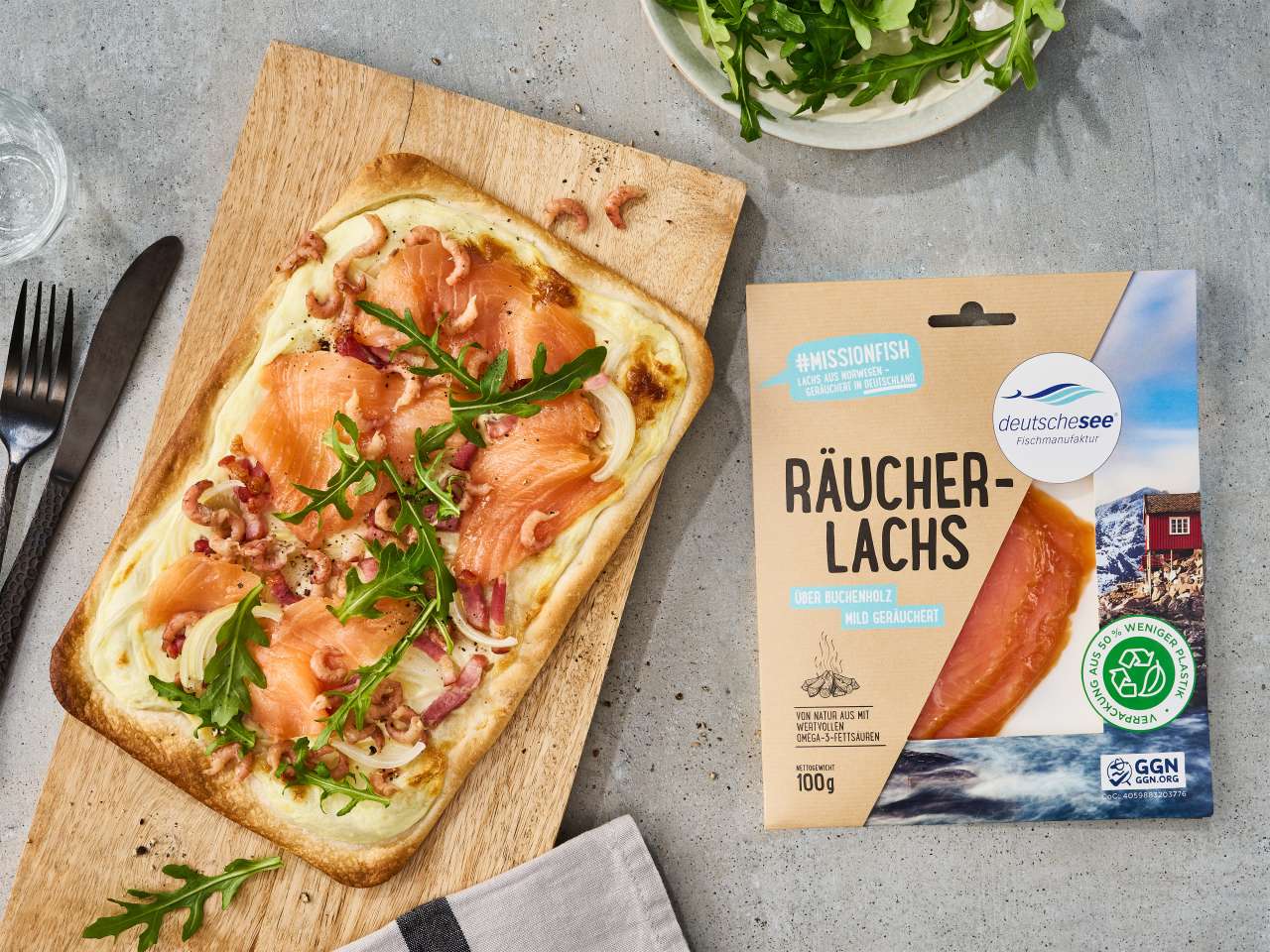 Flammkuchen mit Lachs und Nordseekrabben