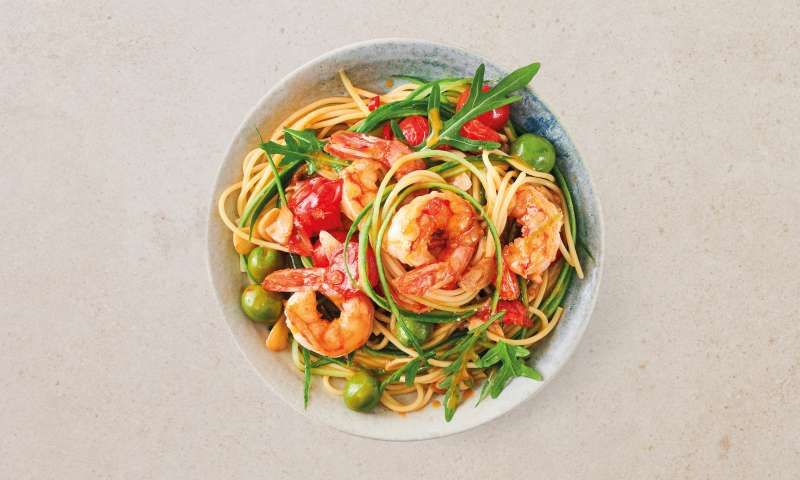 Rotgarnele Aglio e Olio mit Gurken-Spaghetti