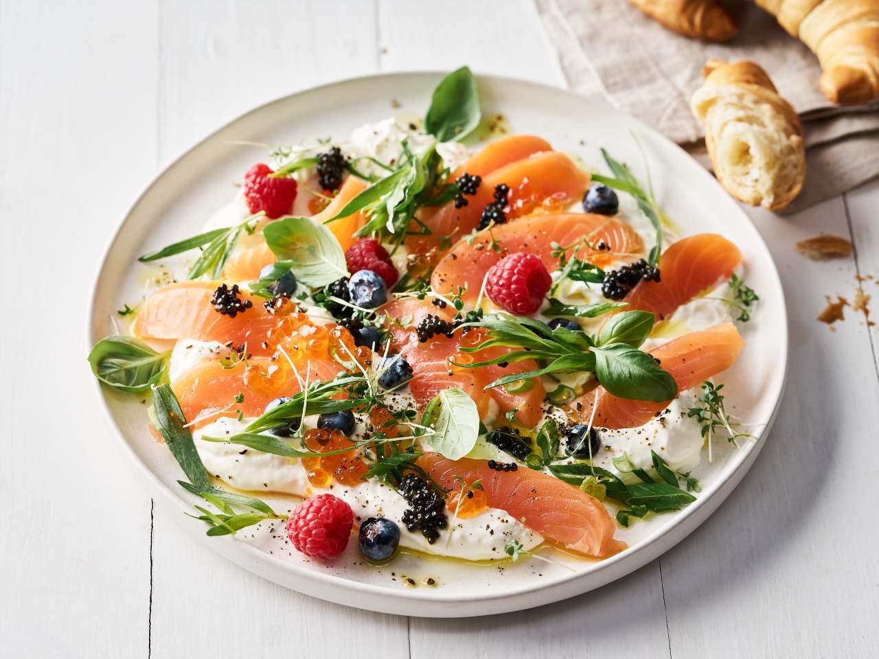Rezept: Räucherlachs auf Frischkäsecreme Rezept: Räucherlachs auf Frischkäsecreme