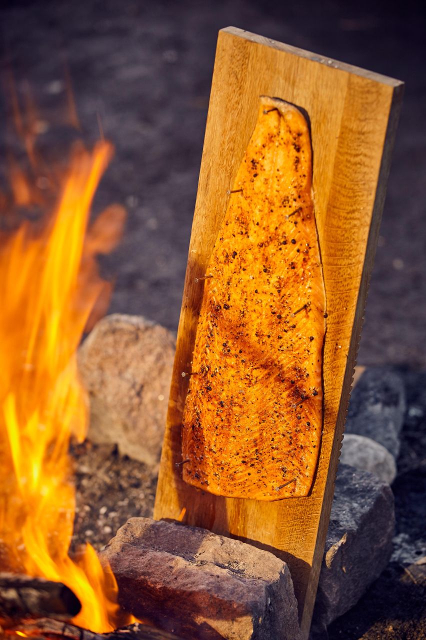 Flammlachs-Rezepte-Tipps-von-Profis-Aufmacher-Bildformat-2-3 Cropped Image 17852