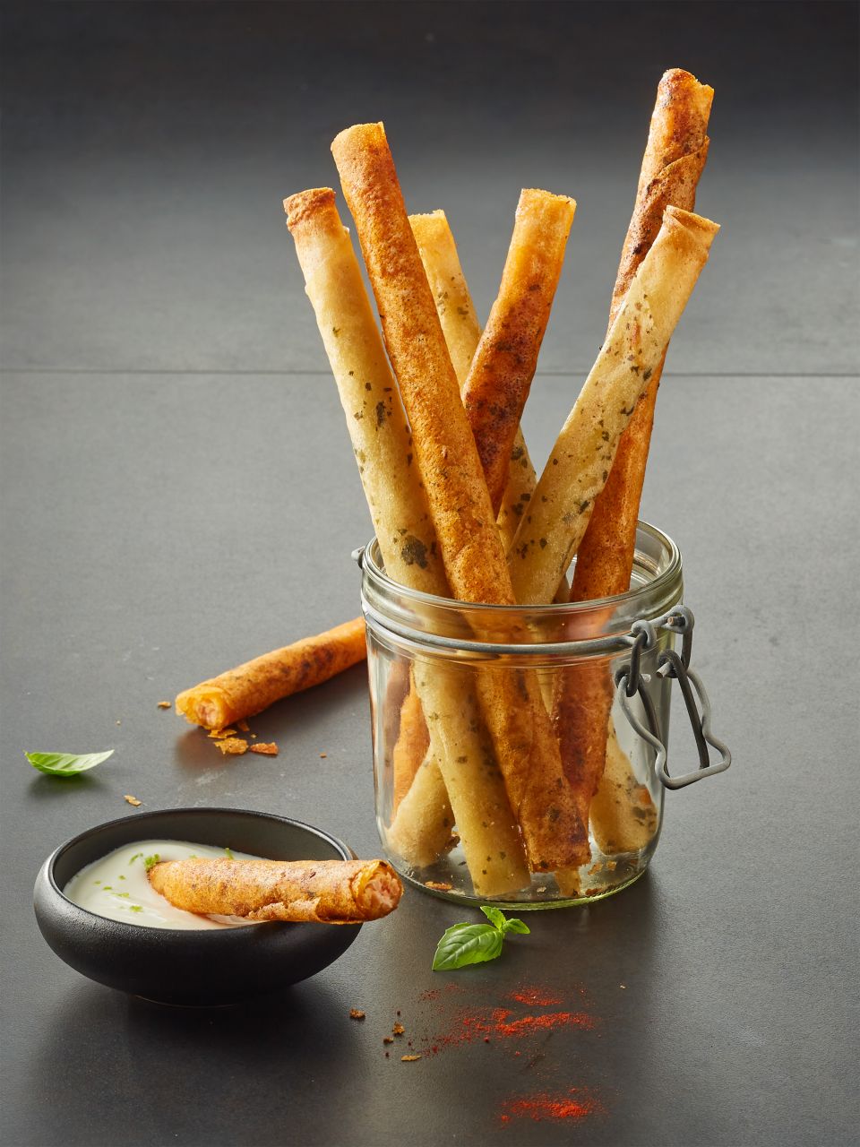 Lachs-Knuspersticks für die Gastronomie: Green Lemon, Pesto & Rauchpaprika Lachs-Knuspersticks für die Gastronomie: Green Lemon, Pesto & Rauchpaprika