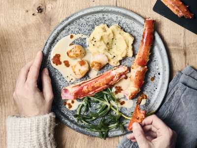 Jakobsmuscheln und Königskrabben mit Beurre blanc an Pastinakenpüree 