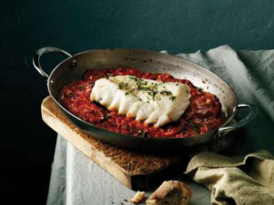 Skrei im Ofen gebacken auf Tomaten-Knoblauch-Beet