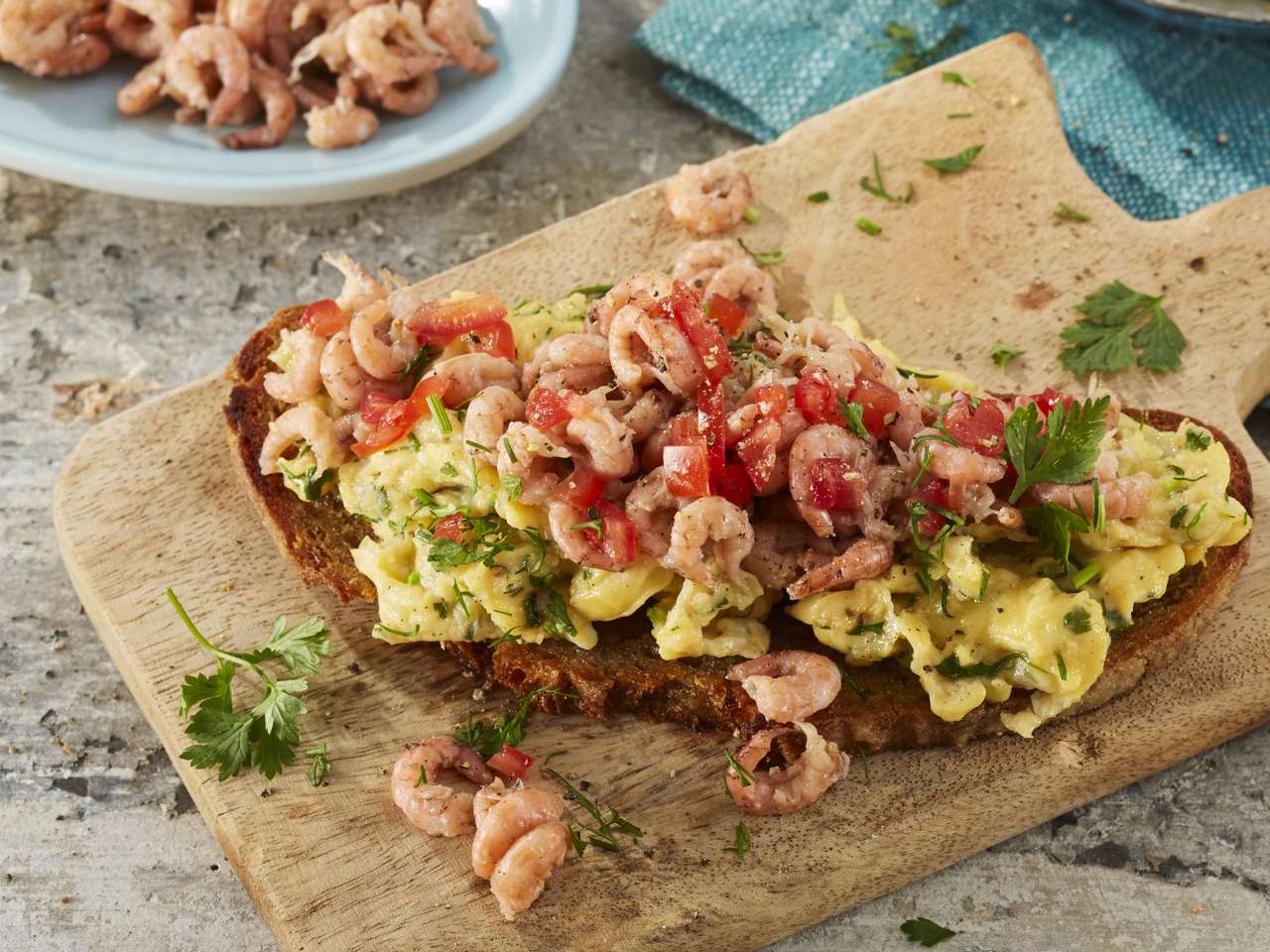 Rezept: Krabben mit Rührei auf Stulle Rezept: Krabben mit Rührei auf Stulle