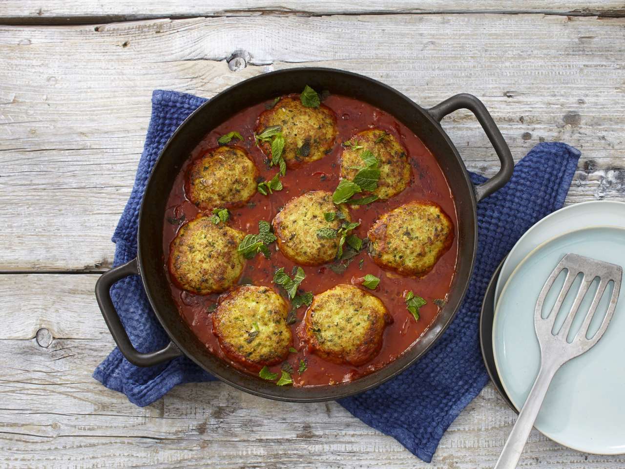 Rezept: Fischfrikadellen in Tomatensauce geschmort Rezept: Fischfrikadellen in Tomatensauce geschmort