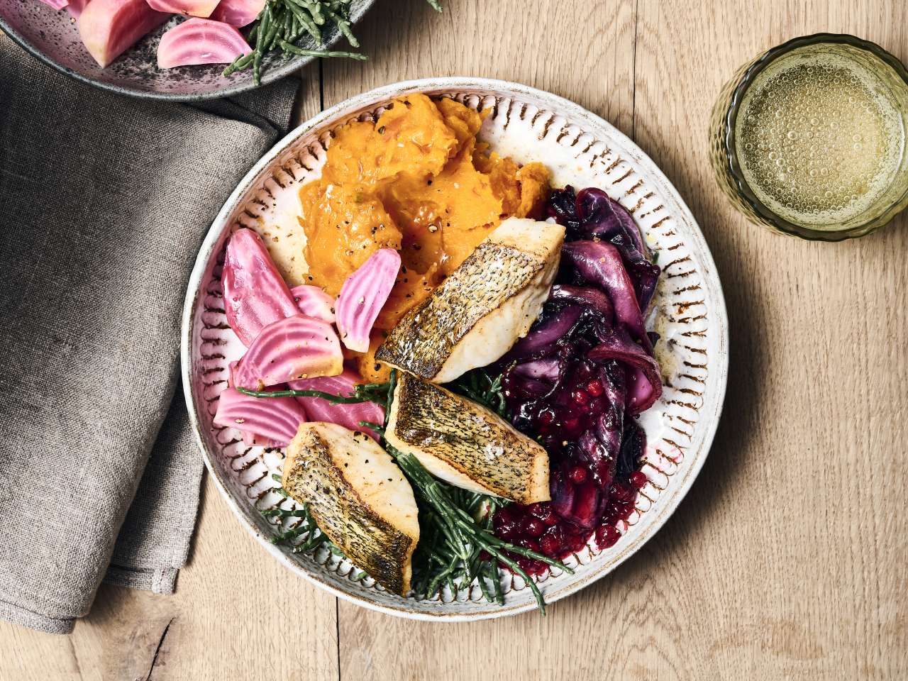 Rezept: Skandi-Bowl mit Zander, Kürbisstampf und karamellisiertem Kohl