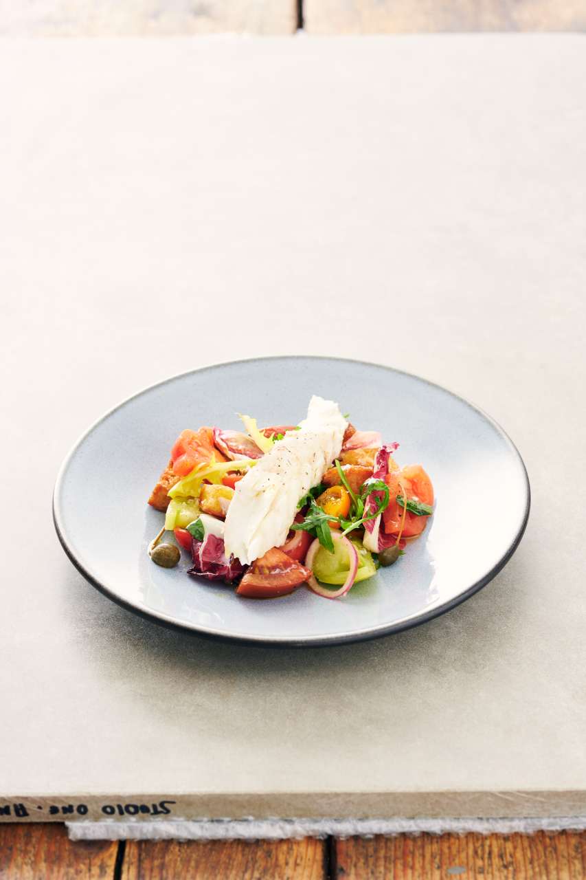Wolfsbarsch mit Tomaten-Brotsalat