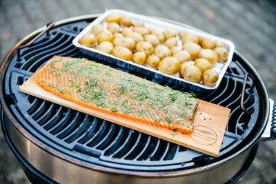 Grillfisch von der Planke