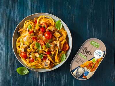 Pasta a la Peperonata mit Heringsfilet