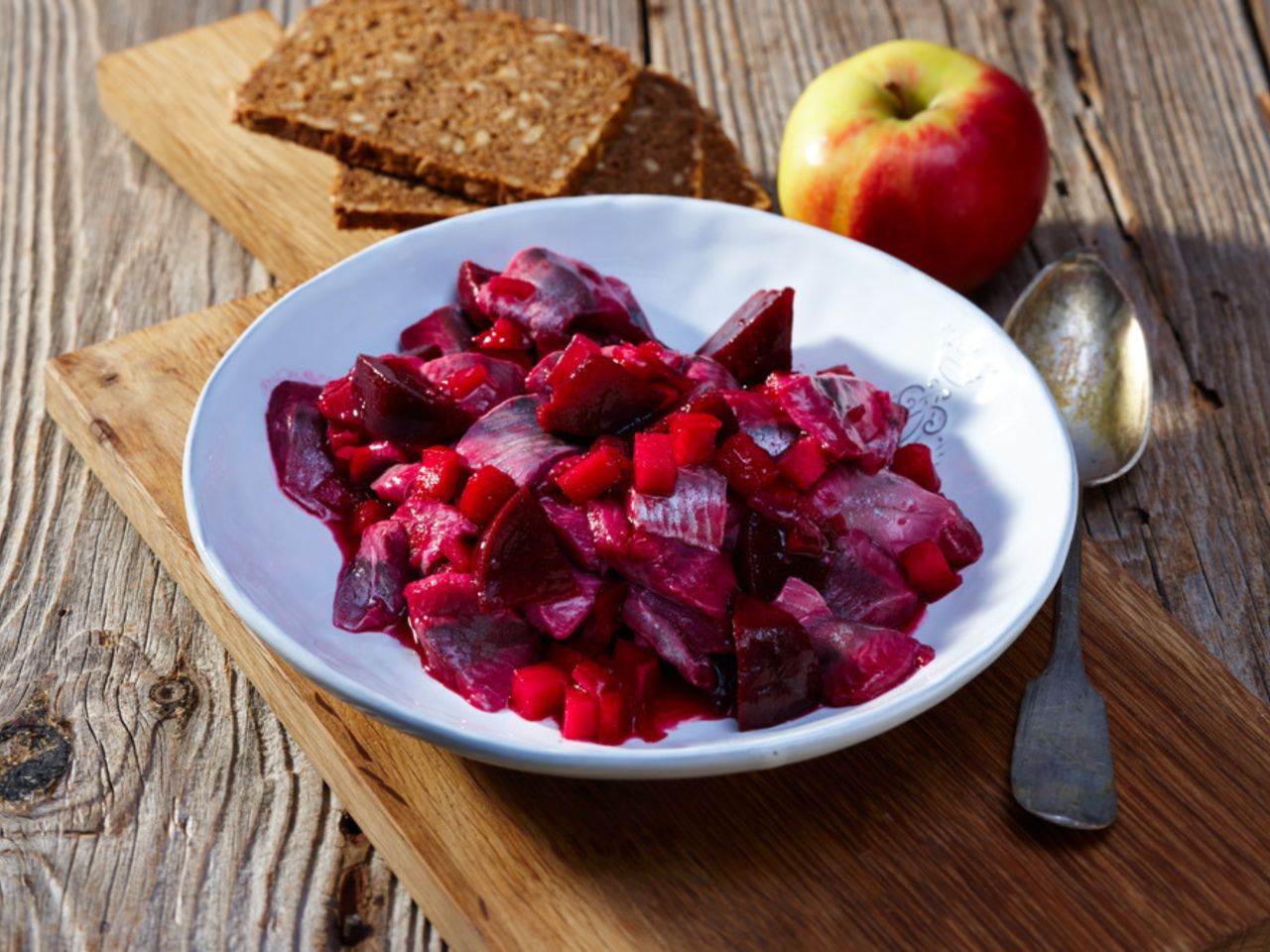 Heringssalat mit Rote Bete-Vinaigrette