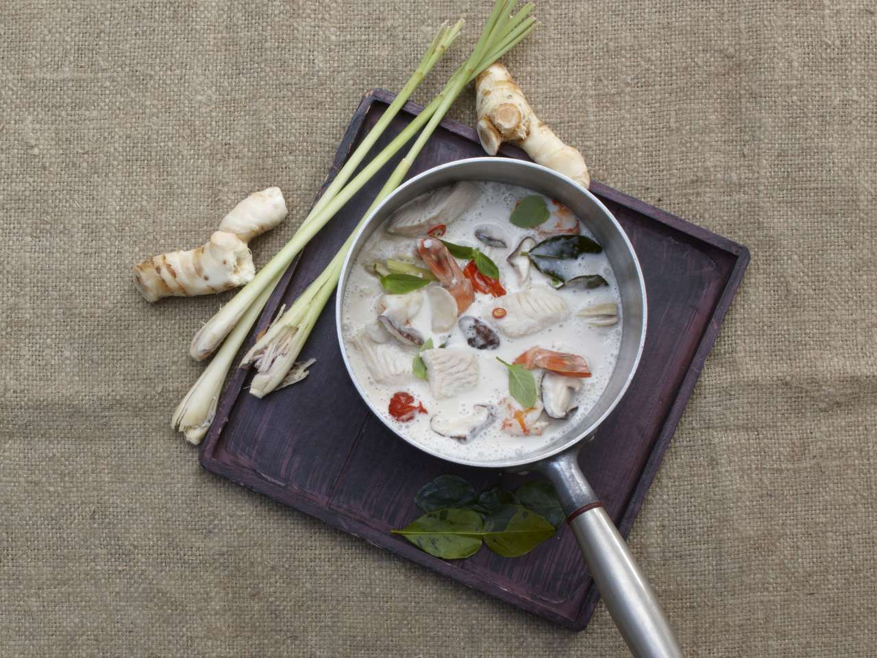 Thai-Suppe mit Pangasius & Garnelen